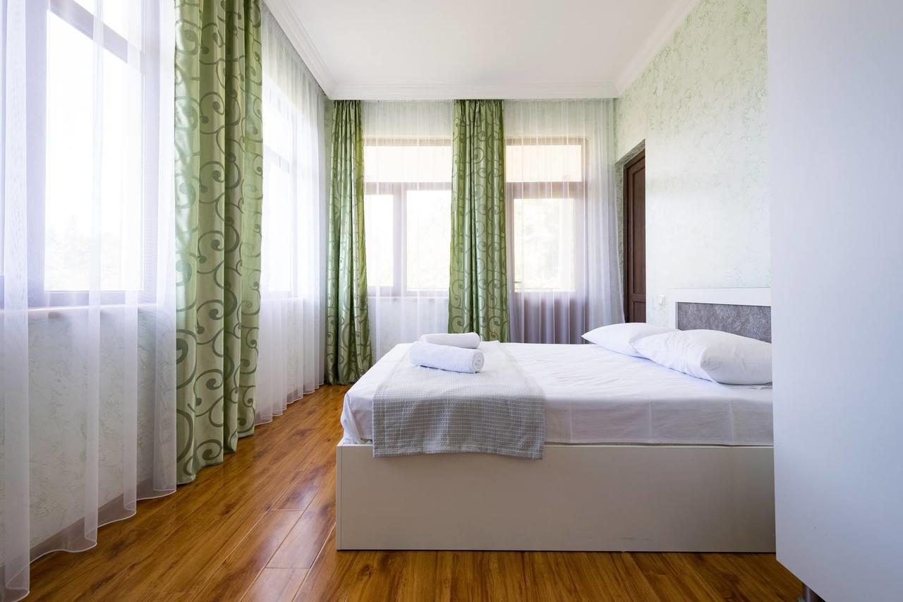Sunny Hotel Batumi マヒンジャウリ 部屋 写真