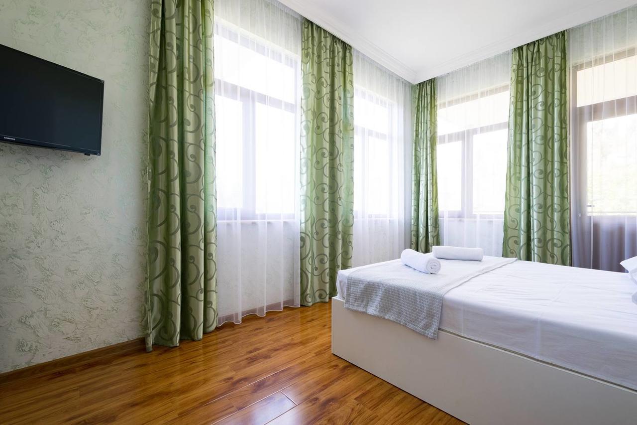 Sunny Hotel Batumi マヒンジャウリ 部屋 写真